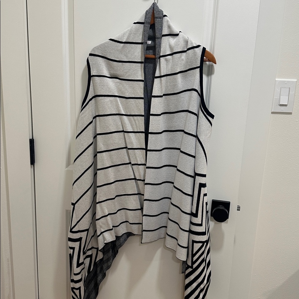 Merona Black and White Knit Top